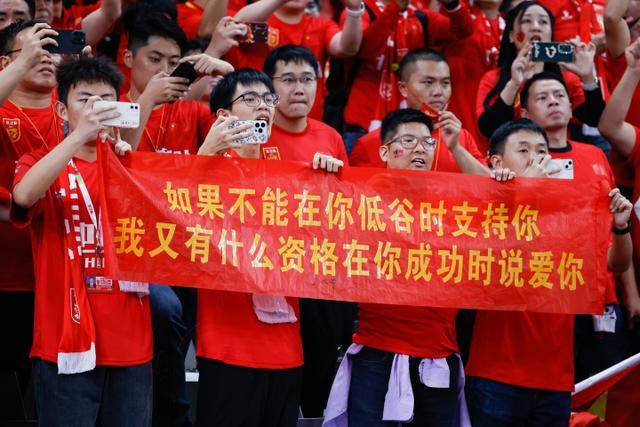 李国旭：过去一周球队承受着很大的压力，大家没有乱稳住了防守